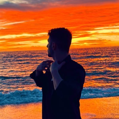 ElChicoAmbar's profile picture. ✨𝔈𝔩 𝔰𝔬𝔩 𝔪𝔢 𝔠𝔲𝔯𝔞, 𝔩𝔞 𝔩𝔲𝔫𝔞 𝔪𝔢 𝔰𝔦𝔢𝔫𝔱𝔢✨ |📚|🐈‍⬛|🍃| ☀️|🎶|✨|🎬|🏋🏻‍♂️|🪄|📖|🌙|