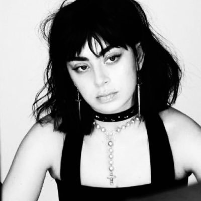 yaoijarvis's profile picture. your skins so pale against the fallen autumn leaves ⋆⭒˚.⋆