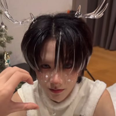 auausaveee's profile picture. 