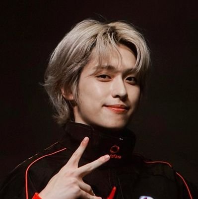 Vibing4Real's profile picture. Luné & Villain | 🎸 ~We the go-hards like a rockstar~ 🌙