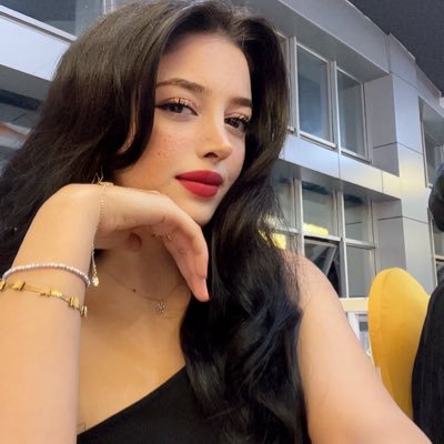 ayseekk_'s profile picture. olur öyle şeyler