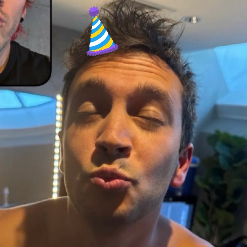 semicitywalls's profile picture. under the warm glow of survival of the day | 2 timothy 1:7