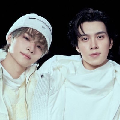 hwiize's profile picture. getting caught up with the cats and the dogs