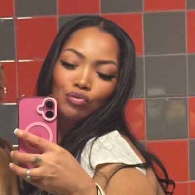 theyenvyrayaa's profile picture. IG: theyenvyrayaa_ TikTok: theyenvyrayaaa 🫧