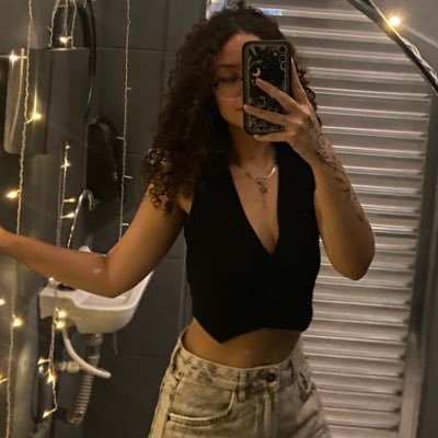 luciendarks's profile picture. by taylor jenkins reid e vasco da gama