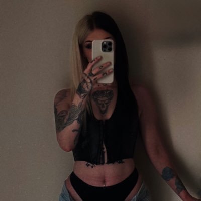 haylsucks's profile picture. “the radio metalcore lady” who reviews music on the internet