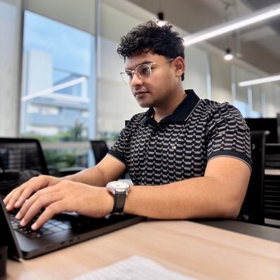 Pranit_k_'s profile picture. Product designer @Rubrik, ex : @Disneyhotstar • @scaler ; mostly blabbering abt design | love to play cricket and swim 🏊  | Collecting sneakers