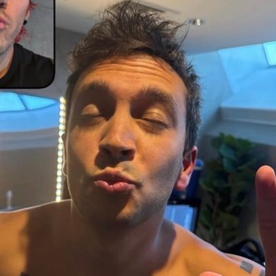 nicosdirtysoul's profile picture. 𝐭𝐡𝐞𝐫𝐞’𝐬 𝐚 𝐬𝐮𝐧 𝐢𝐧 𝐭𝐡𝐞 𝐬𝐤𝐲 𝐛𝐞𝐚𝐦𝐢𝐧𝐠 𝐝𝐨𝐰𝐧 𝐨𝐧 𝐲𝐨𝐮𝐫 𝐡𝐞𝐚𝐝 ✺