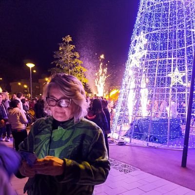 ripollvinyals's profile picture. Nosaltres les dones podem estar, callades, sentides, o enutjades, però mai ens veuran derrotades.