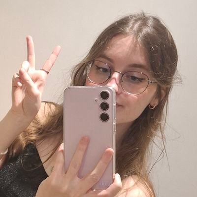 _etoily's profile picture. 