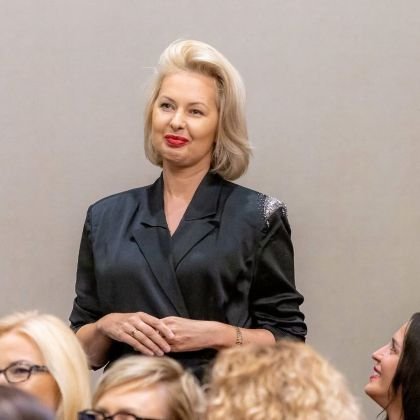 CoachLaura0123's profile picture. Unternehmer 📉 | Die Welt entdecken – ein Reiseziel nach dem anderen 📊✈️ | Begleite mich auf dieser Reise der Fernweh 🧊🏦''🇩🇪🇺🇸