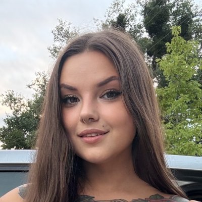 mom_fucker54430's profile picture. Don't let the sweet smile fool you...
The most playful version of me is reserved for you. Come see what I'm hiding under this shirt  💕👇🏼