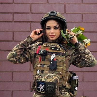 HTetiana49's profile picture. Old account got hacked 😭😔