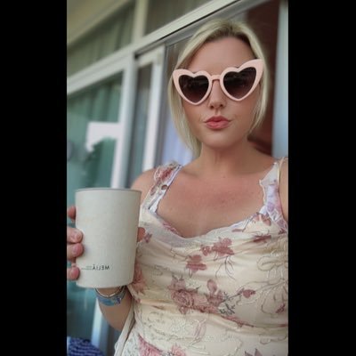 vickyinatutu's profile picture. Music loving, gig attending, socialist vegetarian. Usually found talking about the Smiths, the Sound or Echo & the Bunnymen 🎶🏴󠁧󠁢󠁳󠁣󠁴󠁿