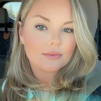 rachellinger_12's profile picture. • tiny house decorator, hairdresser & co-owner of @wildvaqueras • TX