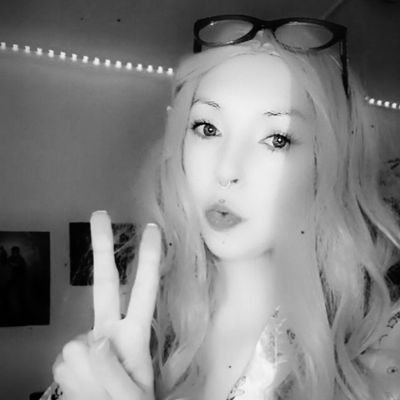 SuspendedDoll1's profile picture. Dreamcast Girl//Pizza Influencer//Shenmue//DOA//Resident Evil Code: Veronica Enthusiast//90's Babe//Admin @ElectronicEggs