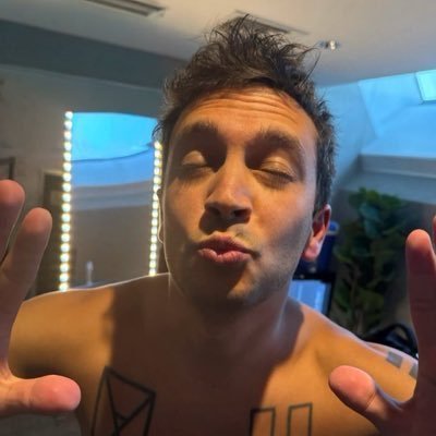 lightstakeme's profile picture. + entertain my faith 🌙 | X•••X | 222 | ⚢ | • •