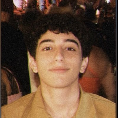 sadsvest's profile picture. 