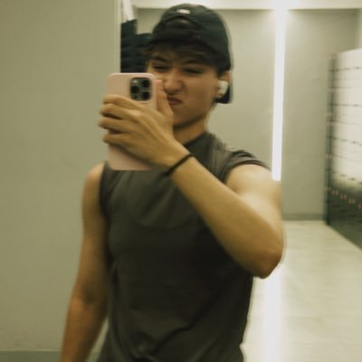 isaadiiniz's profile picture. 