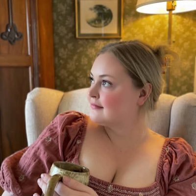 haydon93997's profile picture. Helping you find ways to slow down and tune in Herb, crystal & Reiki infused Tarot reading☘️