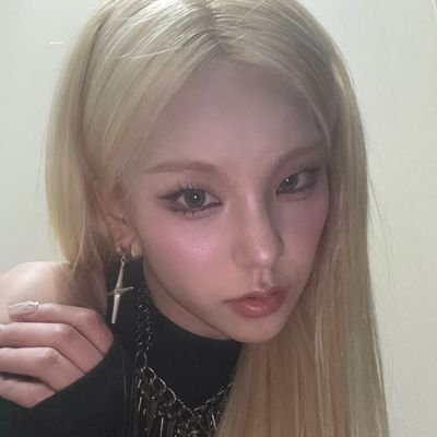 skzrob's profile picture. dios patria y hyunho 🥟🐰