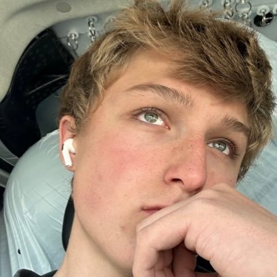 TheRealZerny's profile picture. ╾━╤デ╦︻ (•_- )