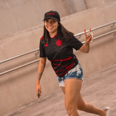 crfhellen's profile picture. A vida é bela, mas só pra quem tem coragem.