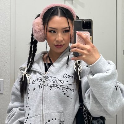 CITYGIRLGIN's profile picture. i exist and men beg to send me money for it @addicted2GIN | https://t.co/Ic68Gmv1rE