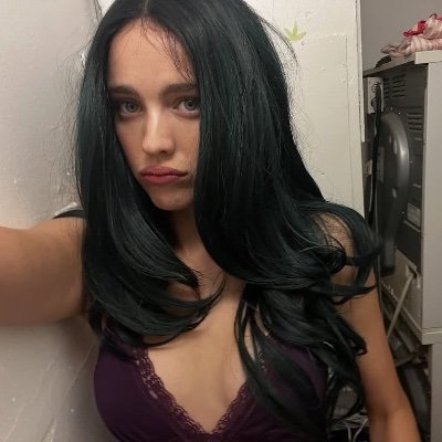 helenshivered's profile picture. 