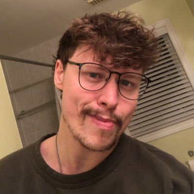 walkayo's profile picture. 26 🇨🇦 | #LetsGoOilers | ex professional CS | we love loud music