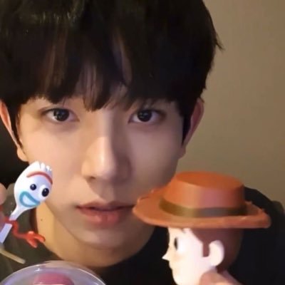 drnkdze's profile picture. i'm totally normal about heejaywon