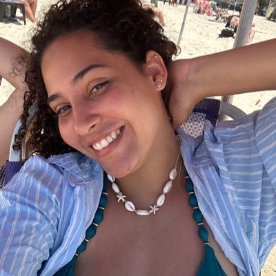 scherbatscky_'s profile picture. aprendiz de terapeuta, prefeita faladeira, mãe de miau e simpatizante de namorar mulheres e homens