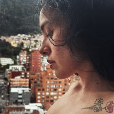 ZaCarmenza's profile picture. Ella/She 💜. Tengo muchísimas menos certezas de las que requiere esta red social. Entusiasta y pocalucha del amor. 📢 @AlharacaRadio #ClubDeLecturaFeminista 📖
