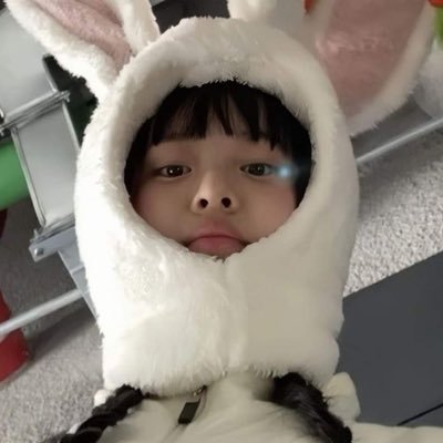 SHUSHUTHONG's profile picture. jfk by lana del rey