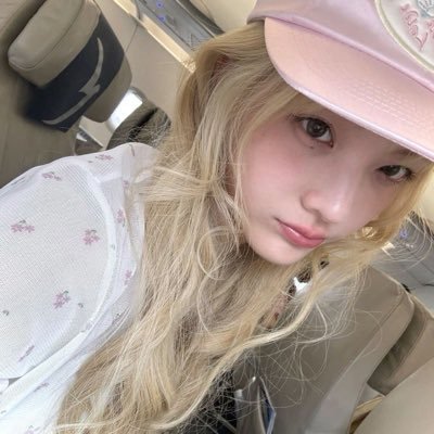 mnuhkz's profile picture. *n★t cute anymore - illit starts playing* autista nível 1 de suporte⋆ೃ࿔*:･