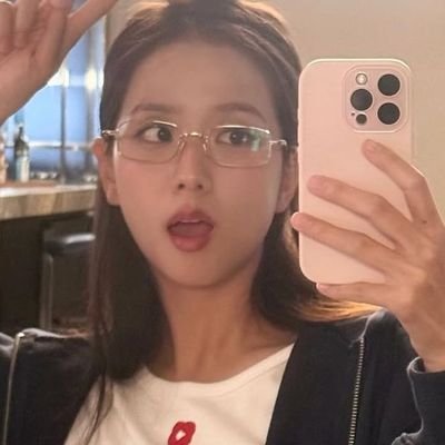 jisoomozin's profile picture. 
