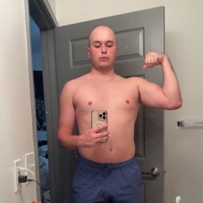 jbenmoore50's profile picture. Food 🍕 Gym 💪🏼 Trying to get big asf 🥱