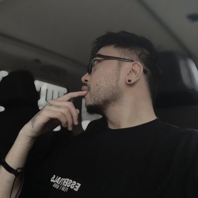 ianbruch_'s profile picture. Living life closer to the ground—short king. 🐺🇵🇭