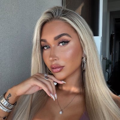 SooSharpeX's profile picture. You can’t keep a good Sharpe down (RP Acct)