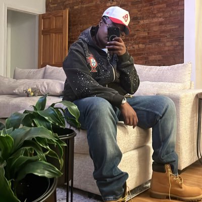 ma_eaze's profile picture. Love but don’t trust