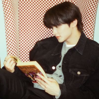 journeeymercies's profile picture. curated chaos powered by caffeine, good lighting & mark, riku, yushi 🥯💭