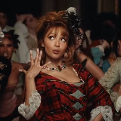 aelinwifey's profile picture. • the lotus flower and the punisher •