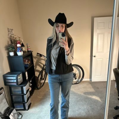 ChloeCo37613940's profile picture. 