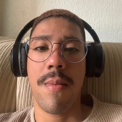 missandyroba's profile picture. às vezes redator, muitas vezes escritor, pseudo professor de língua portuguesa e pesquisador de hilda hilst