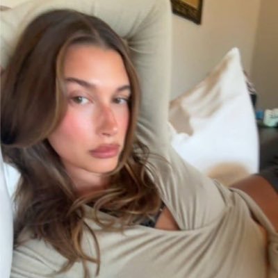 itspoesie's profile picture. 222 ♰