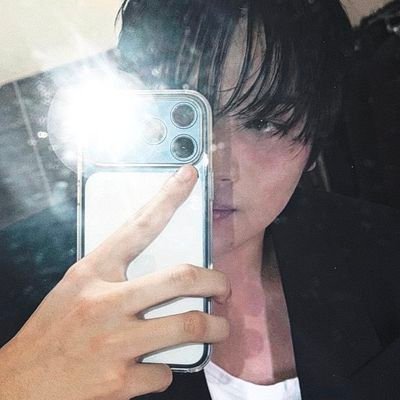 2seokisses's profile picture. fanacc | hunter | using mobile data & wifi