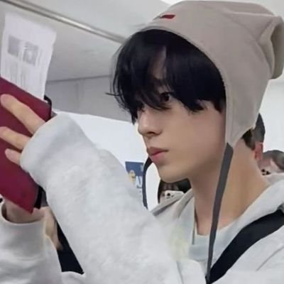 wensaurus's profile picture. que confunde, embaraça ou provoca mal-estar, o oposto de estar com ki_ovation.