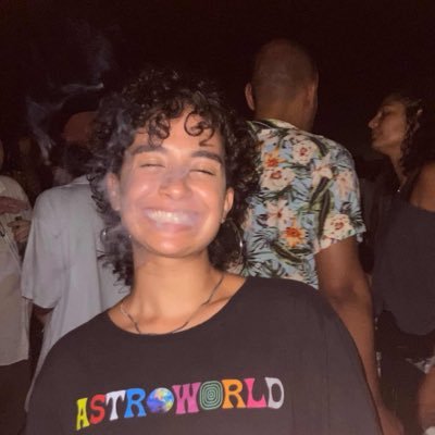 claritchaverso's profile picture. enxergando além antes que eles me ceguem