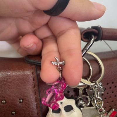 eeassimqueacaba's profile picture. 🏳️‍🌈 it's okay to love them both, I did✨️