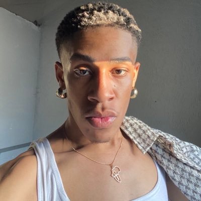 ju_ninhu's profile picture. a pequena luz